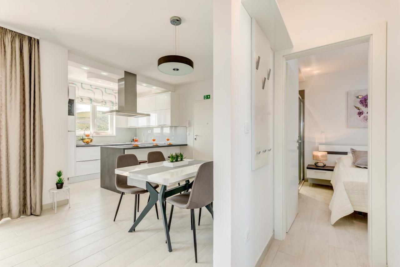 טרוגיר Modern 4* Luxury Apartment In Center מראה חיצוני תמונה