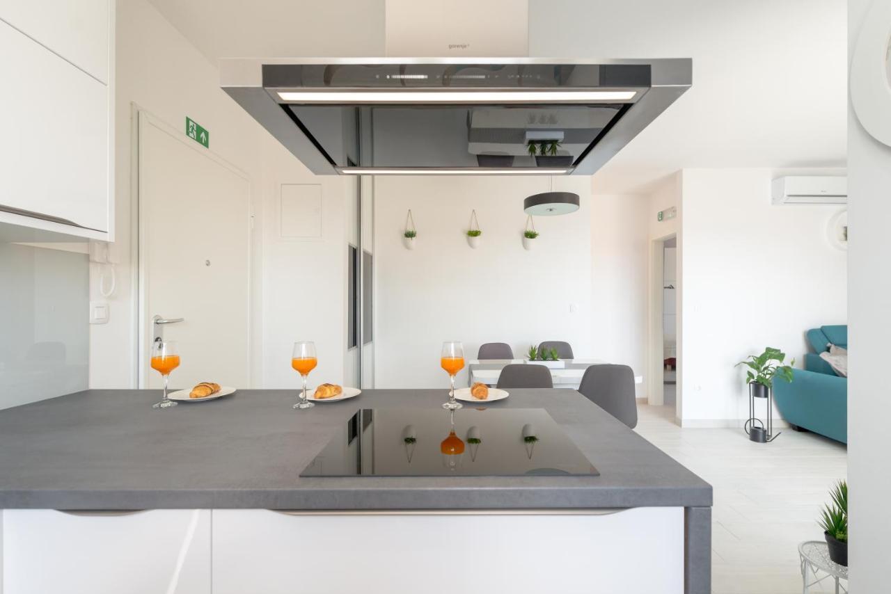 טרוגיר Modern 4* Luxury Apartment In Center מראה חיצוני תמונה