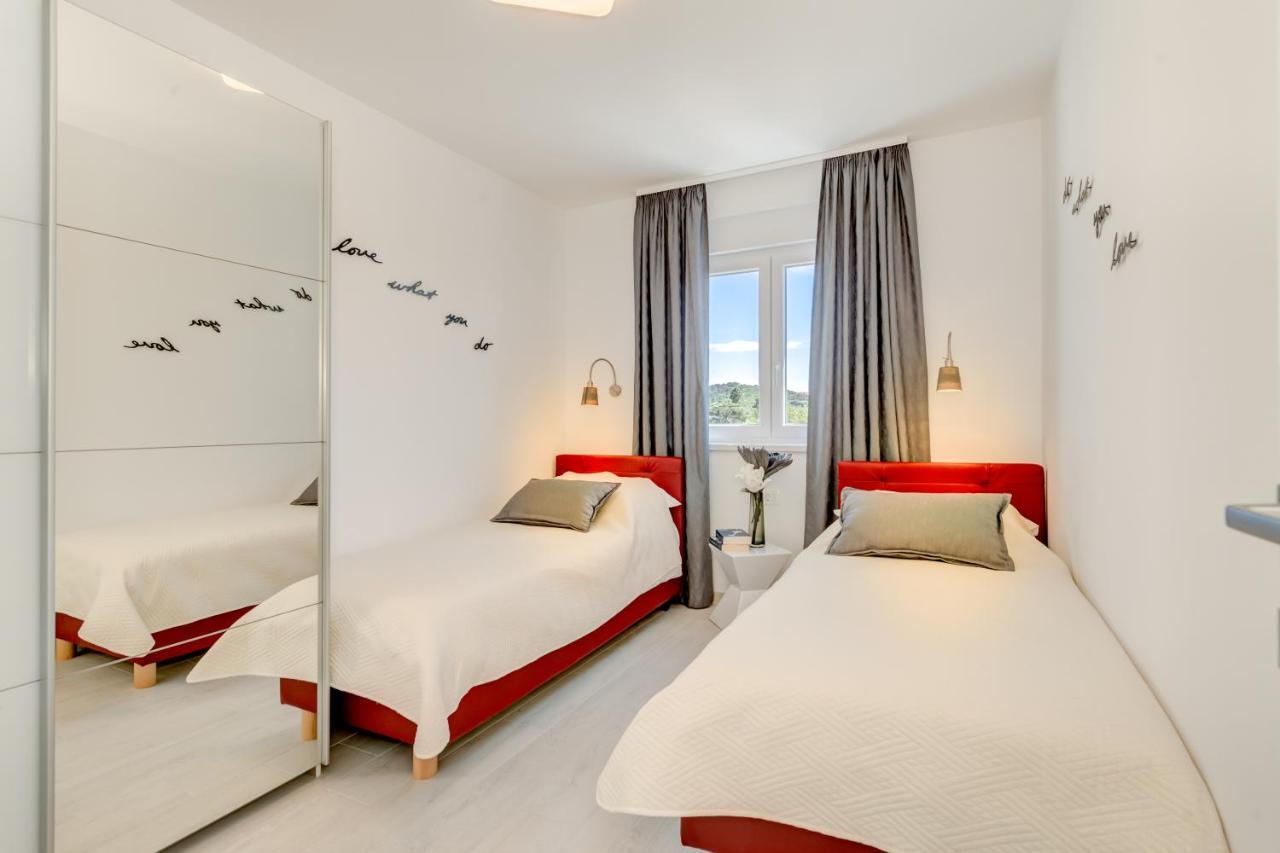 טרוגיר Modern 4* Luxury Apartment In Center מראה חיצוני תמונה