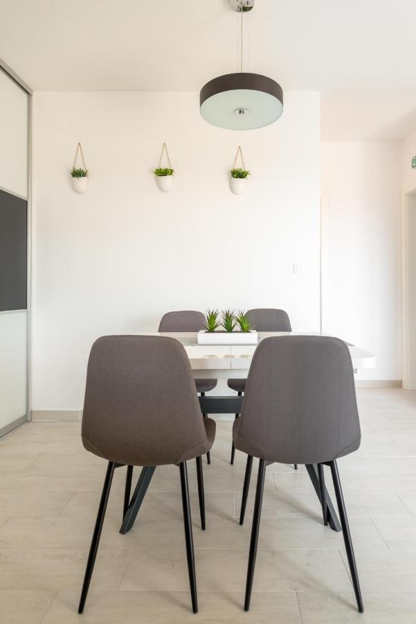 טרוגיר Modern 4* Luxury Apartment In Center מראה חיצוני תמונה